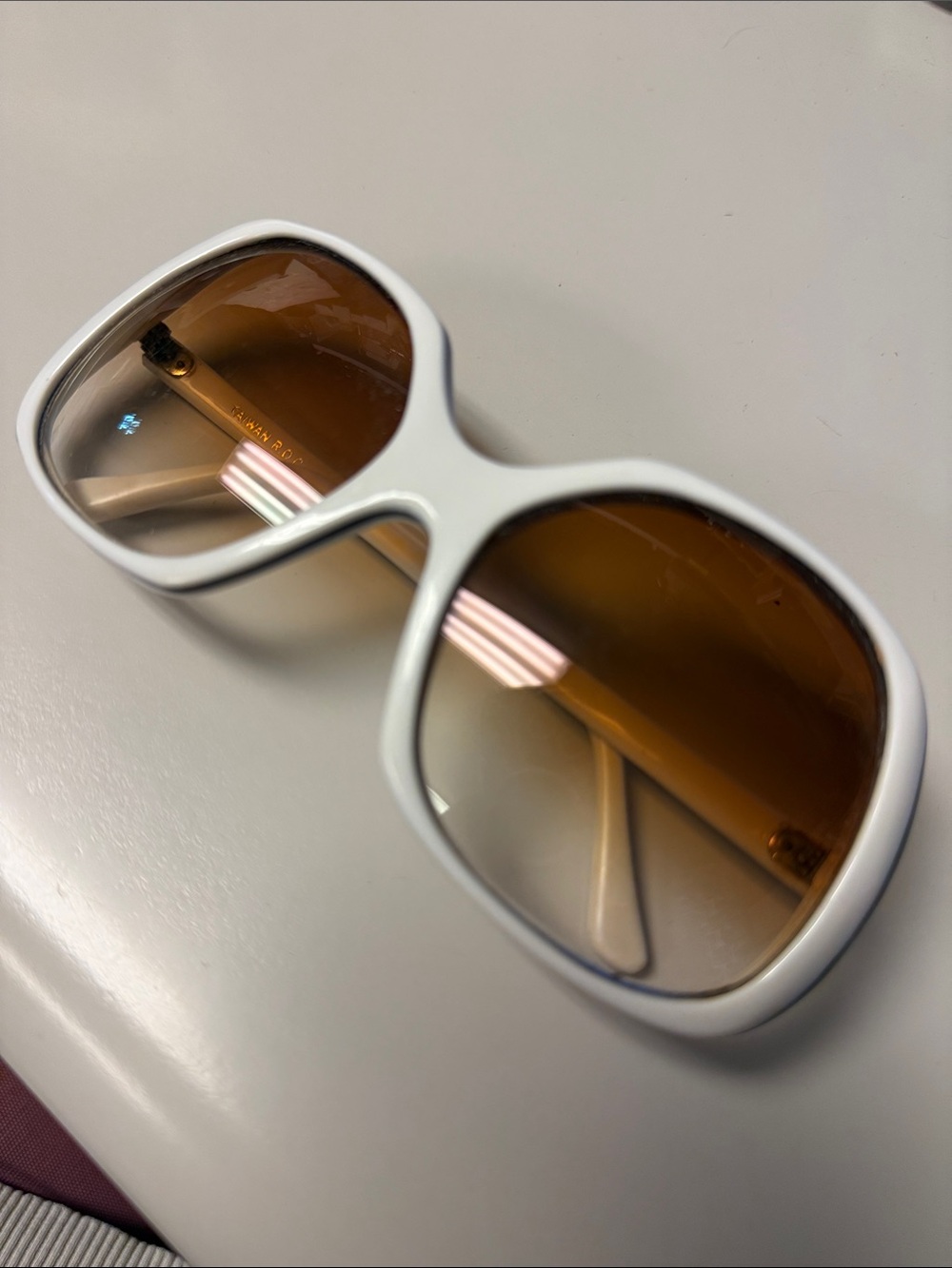 Vintage White Frame Sunglasses with Brown Gradient Lenses